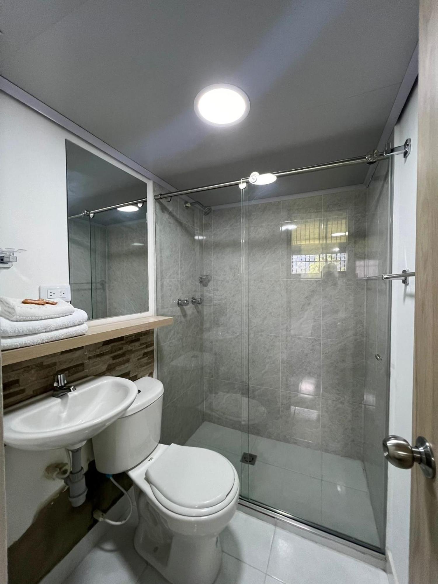 Hotel Adel มานิซาเลส ภายนอก รูปภาพ