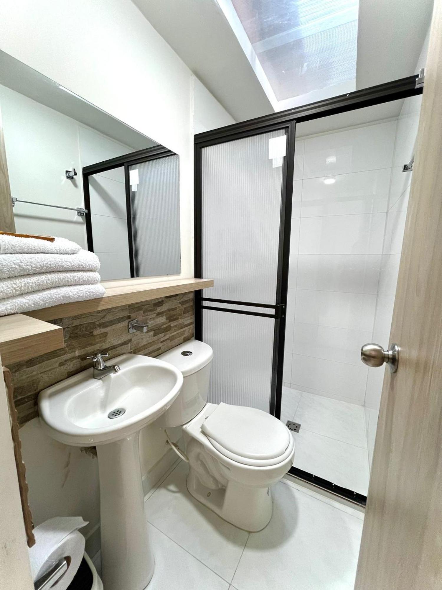 Hotel Adel มานิซาเลส ภายนอก รูปภาพ