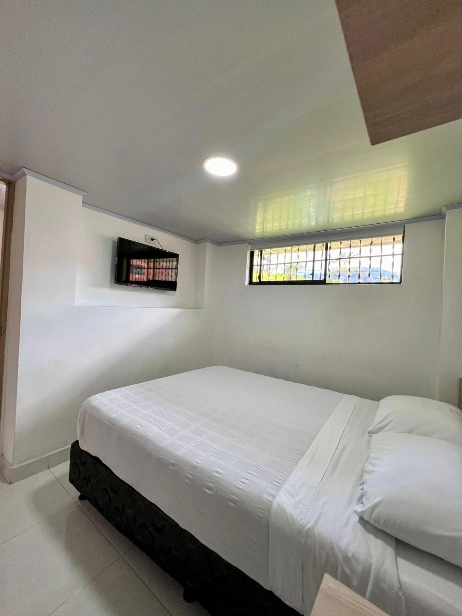 Hotel Adel มานิซาเลส ภายนอก รูปภาพ